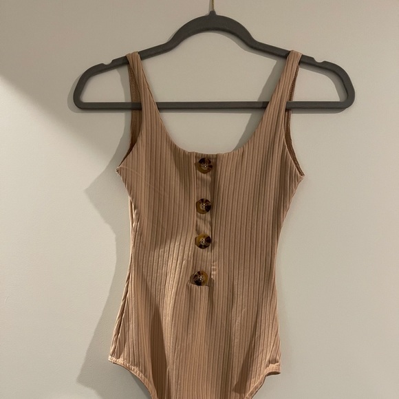 Pretty Little Thing- Ribbed Bodysuit ✨ - Picture 3 of 5